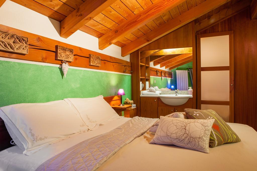 B&B Al Castel Пон-Сен-Мартин Стая снимка